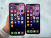 iPhone 16 (left) and iPhone 16e (right) outside, both at max brightness.